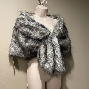 NWT Grey Faux Fur Shawl With collar